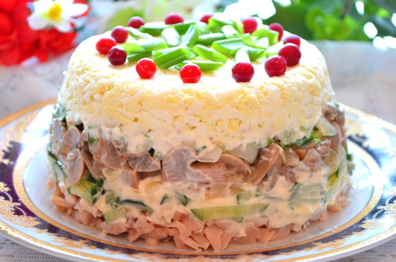 Салат из копченой курицы рецепт очень вкусный с огурцами Салат из копченой курицы рецепт очень вкусный с огурцами