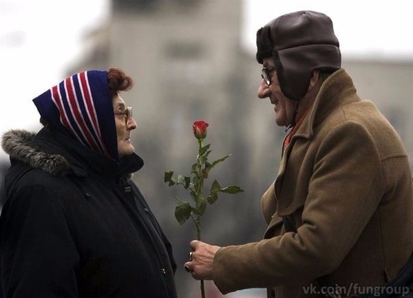 Если женщина не умеет желать, то мужчина перестает достигать. Ведь его функция в том, чтобы достигать целей. А на эти цели его вдохновляет женщина своими желаниями. И когда он достигает цели – она искренне радуется и дает ему силы идти к новой вершине.