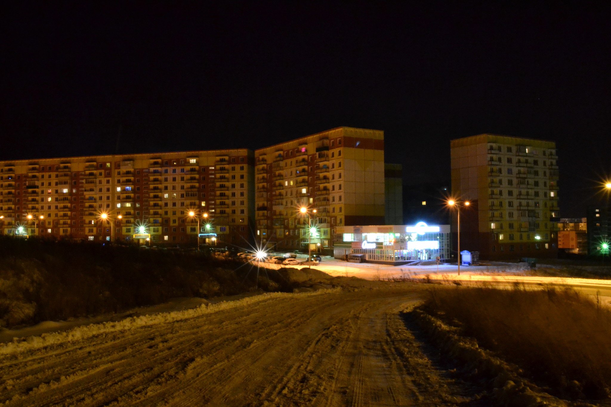 Г новокузнецк новоильинский. Новоильинка Новокузнецк. Новокузнецк Новоильинский район Парус. Ночная Ильинка Новокузнецк. Новоильинка Новокузнецк Березовая роща.