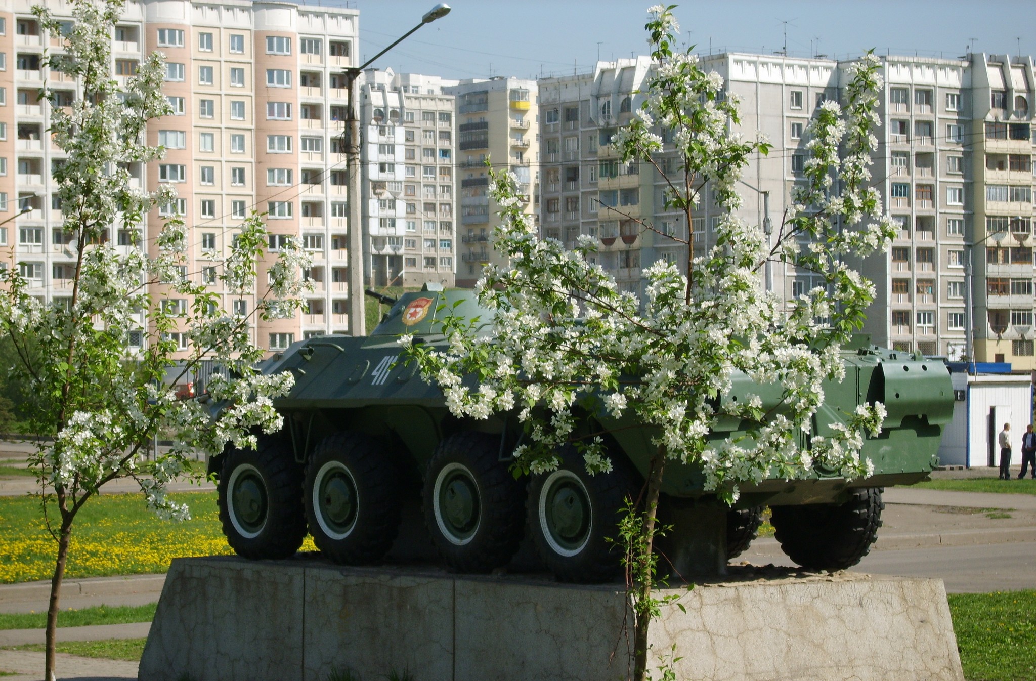 Г новокузнецк новоильинский. Памятник БТР В Новокузнецке Новоильинский район. БТР В Новокузнецке. Новокузнецк Ильинский район. Ильинка Новокузнецк памятник.