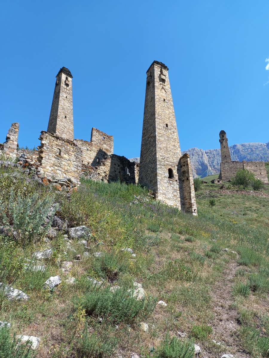 Древние башни в Джейрахском районе Ингушетии