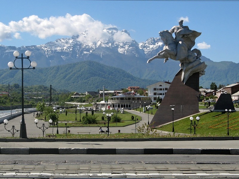 Памятник плиеву во владикавказе фото