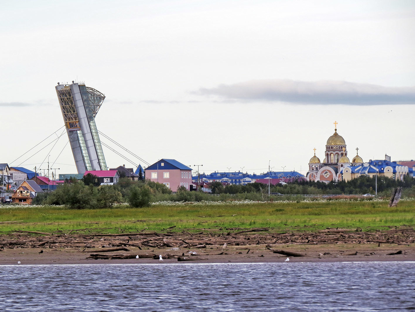 мост в салехарде с рестораном